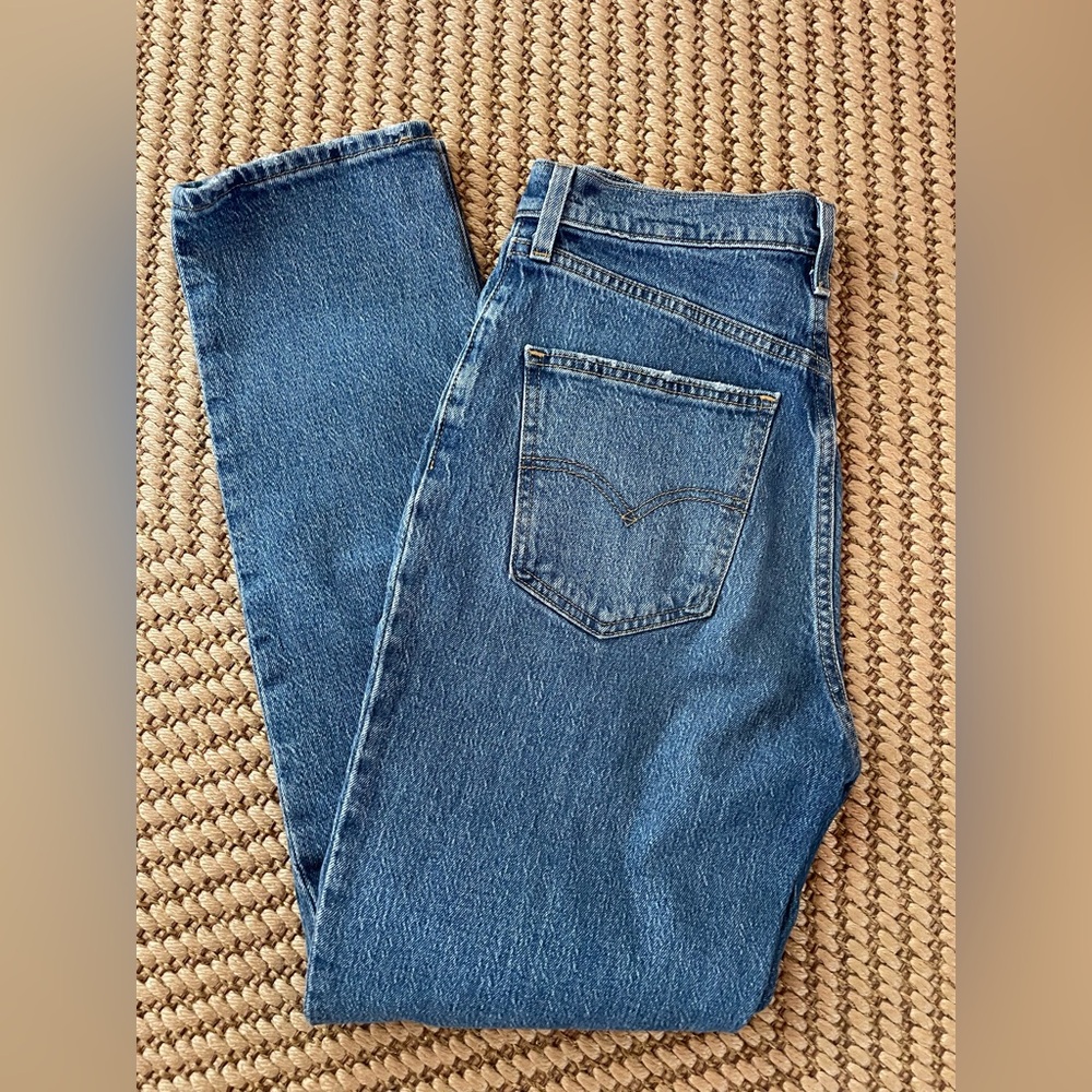 LIKE NEW Levi’s 70s High Slim Straight - Size 28